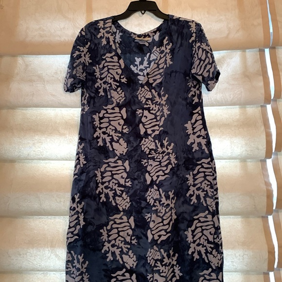 Long, beautiful dress. Smoke & pet free. - Picture 1 of 9